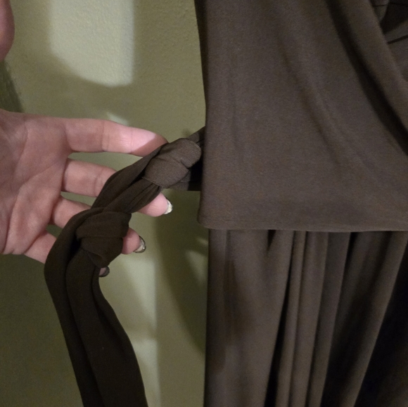 Elegant Black Wrap Dress - Picture 5 of 6